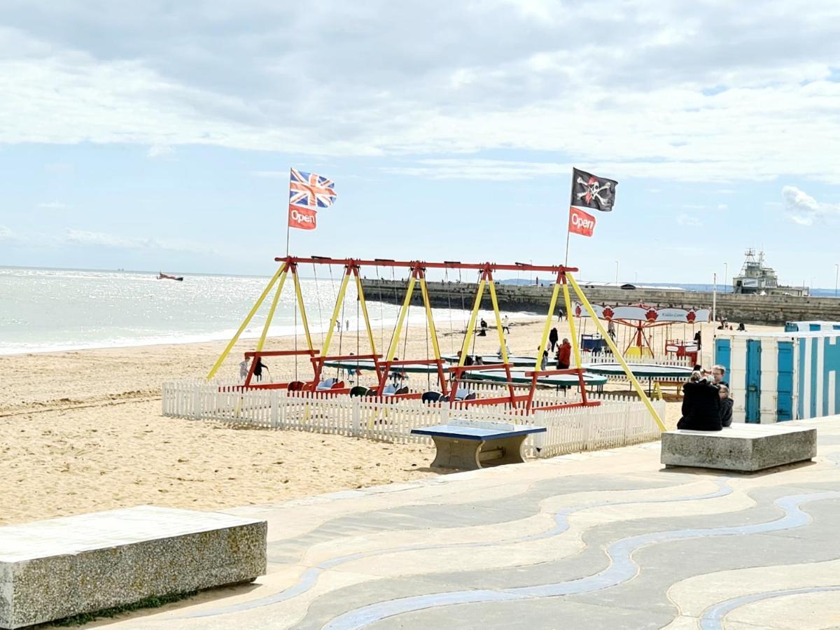 Shore Thing Beachfront Apartment Ramsgate - Sleeps 4 Exterior photo