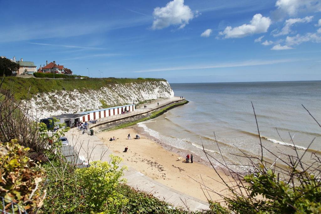 Shore Thing Beachfront Apartment Ramsgate - Sleeps 4 Exterior photo